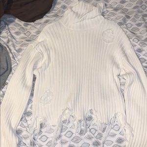 White forever21 turtle neck shirt/sweater